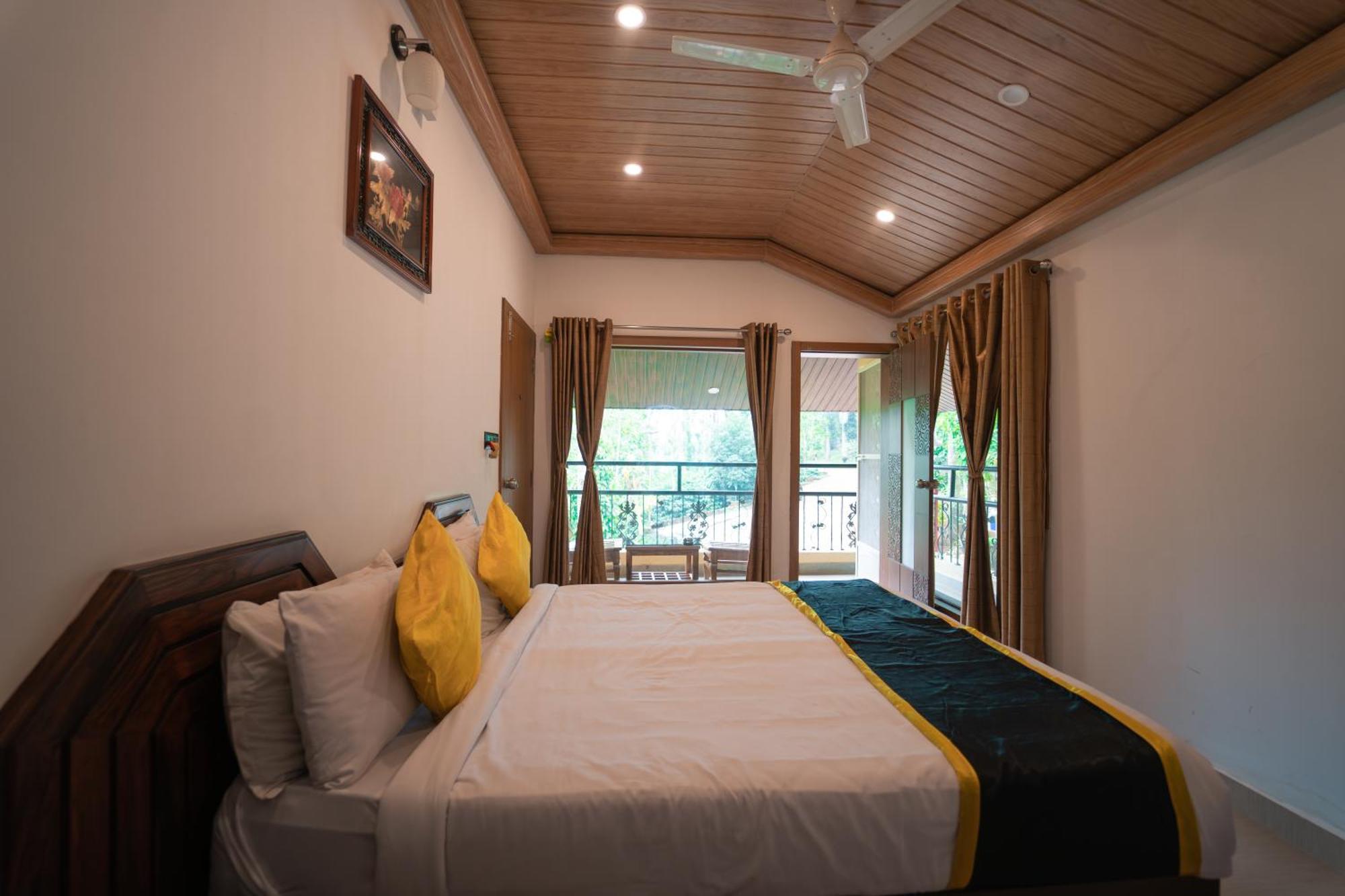 Kingmaker'S Plantation With River Stream Madikeri Extérieur photo