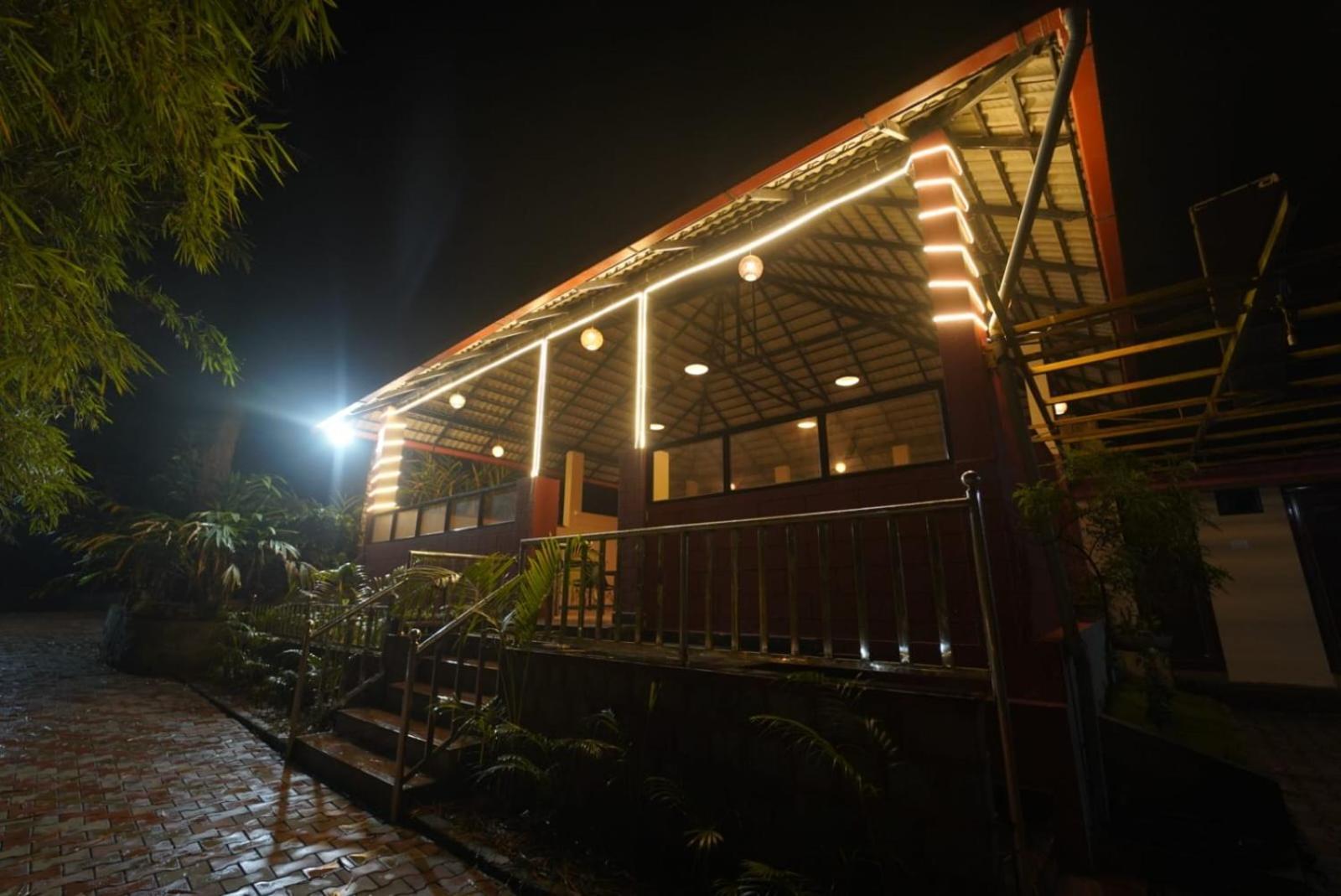 Kingmaker'S Plantation With River Stream Madikeri Extérieur photo